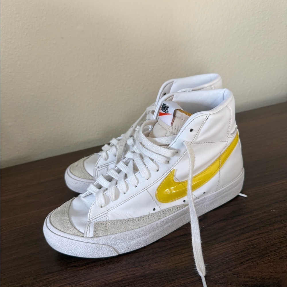 Nike White and Yellow High-Tops blazers